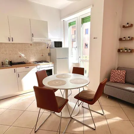 Moderno In Via Monginevro Apartment
