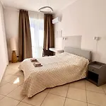 Moderno In Via Monginevro Torino